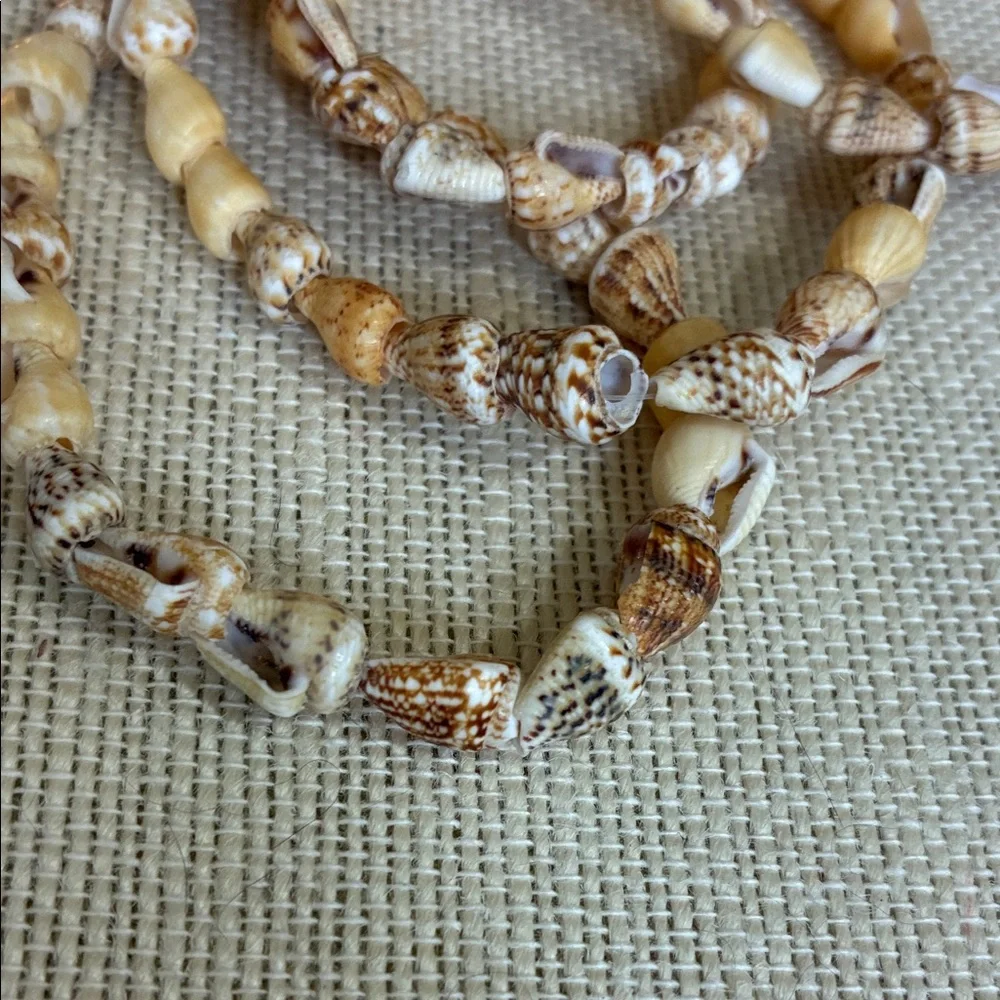 Elegant vintage Shell Beaded Necklace - Picture 5 of 9